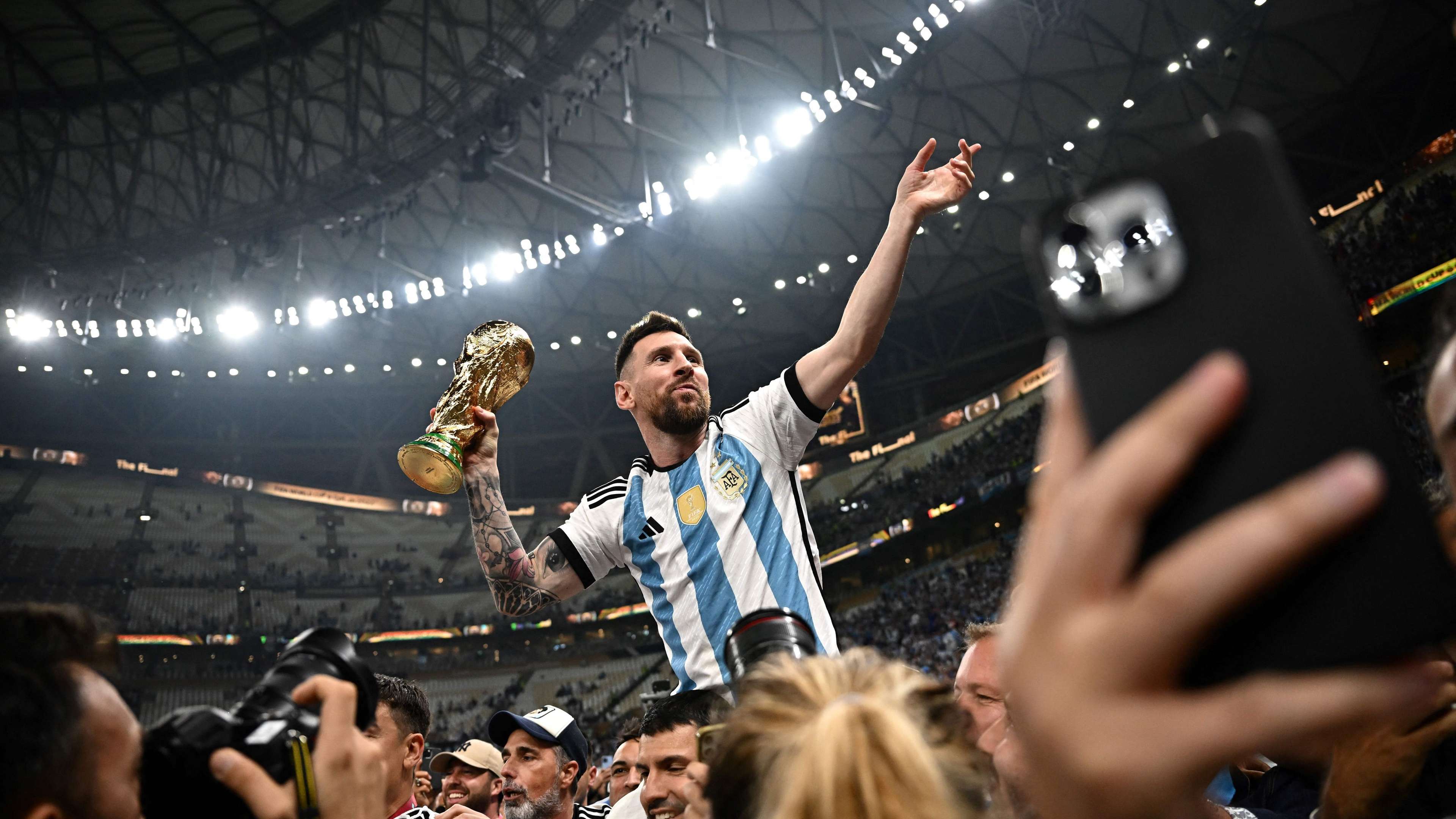 FBL-WC-2022-MATCH64-ARG-FRA-TROPHY