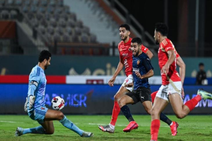 فيديو | "الطقطقة" القوية بدأت .. لافتات وهتافات جمهور الهلال للتقليل من الأهلي تشعل المدرجات | 