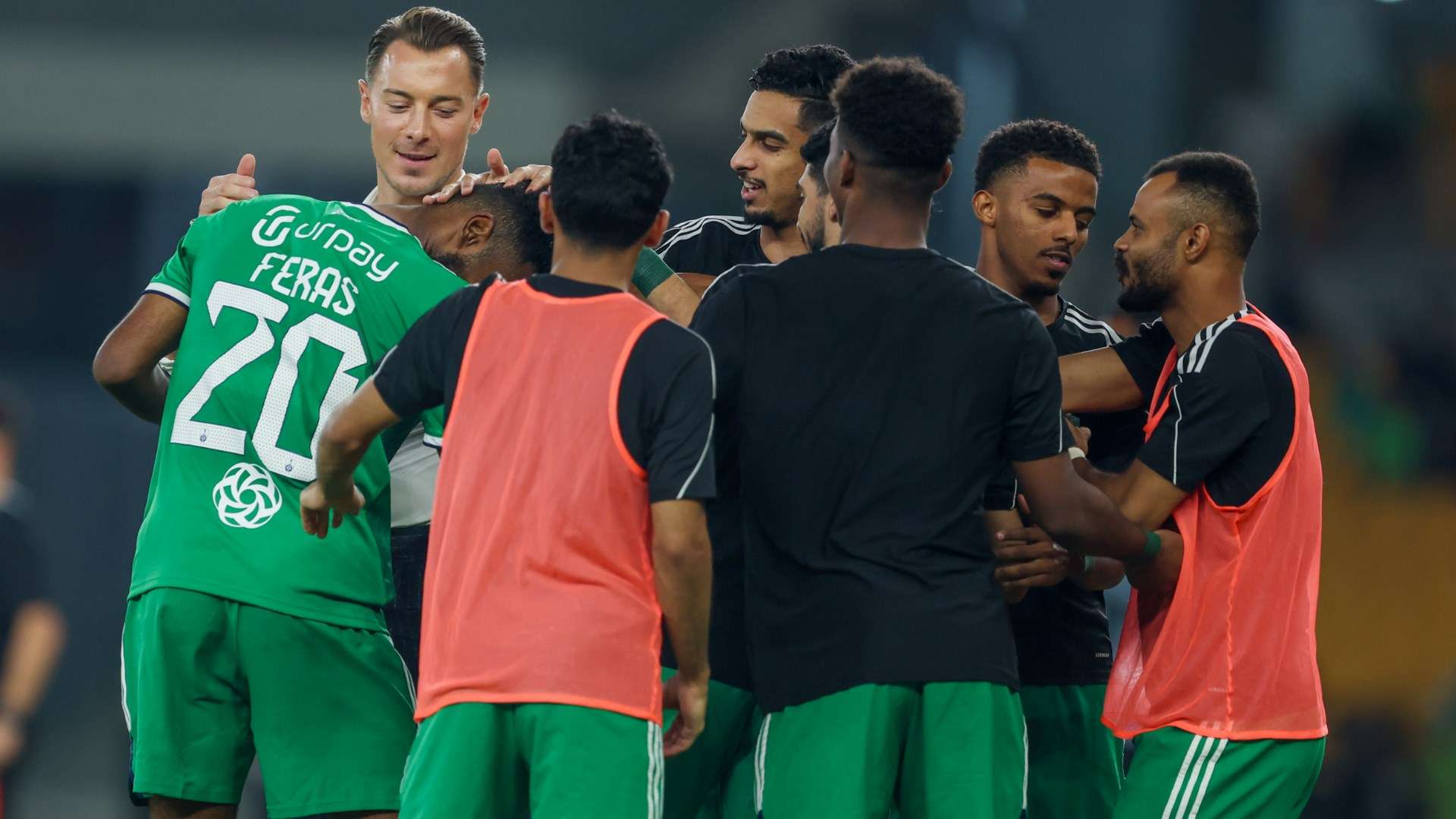 شاهد.. لامين يامال ورافينيا يظهران بقميص الوصل الإماراتي - Scores 