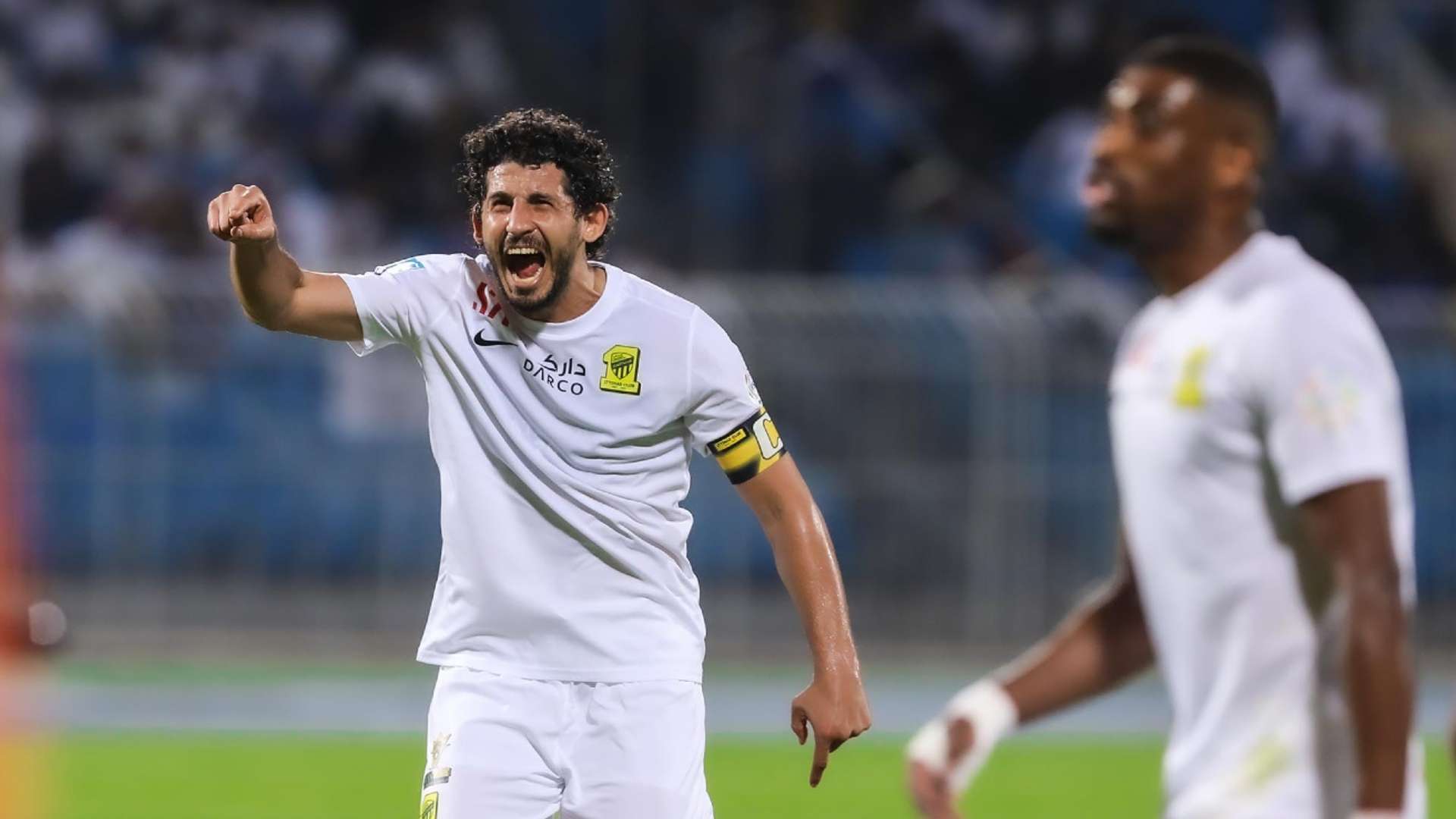 ممنوع الاقتراب أو التصوير … ياسين بونو حارس الهلال الأمين 