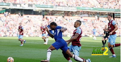 خط وسط الهلال أمام الرياض في الدوري السعودي 