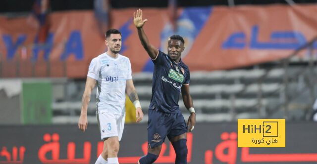 الهلال يهزم الرائد بثلاثية في الدوري 