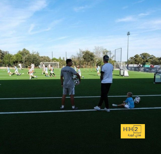 برشلونة على فوهة بركان.. هل ينقلب الرباعي الكبير على تشافي؟ | 