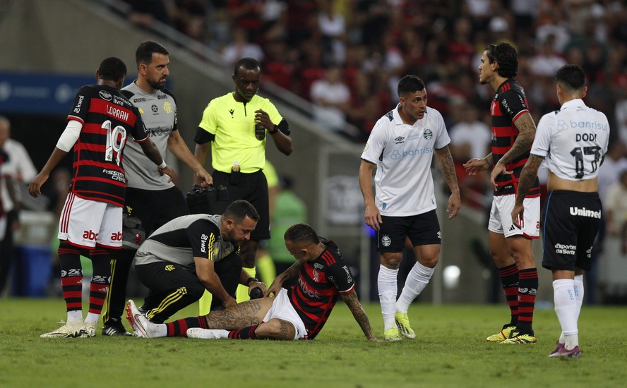 بعد أحداث ديربي النصر المثيرة .. الهلال يدرس قرار مفاجئ في مستقبل علي البليهي | 