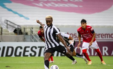 "الله يعينا عليك" .. الجماهير تصب غضبها على نجم الهلال "المتذمر" | 