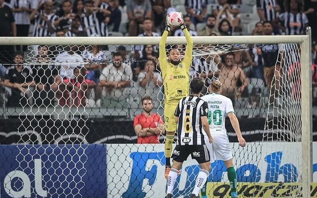 فيديو : طرد بن زيما من الاتحاد 