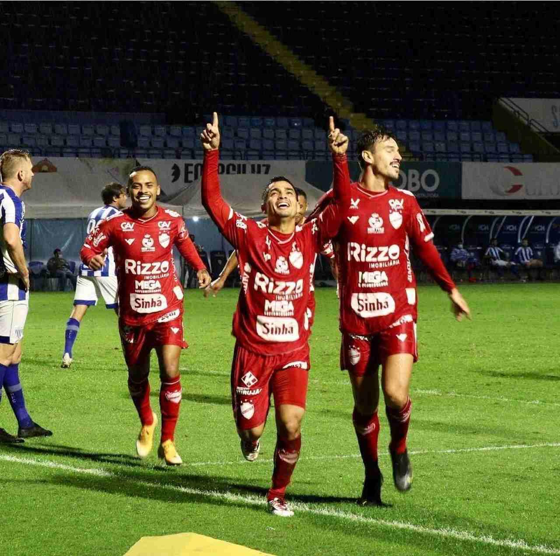 بتوصية من فيرناندو هييرو .. لاعب النصر الأسبق يقترب من تولي منصب مدير كتيبة ستيفانو بيولي | 