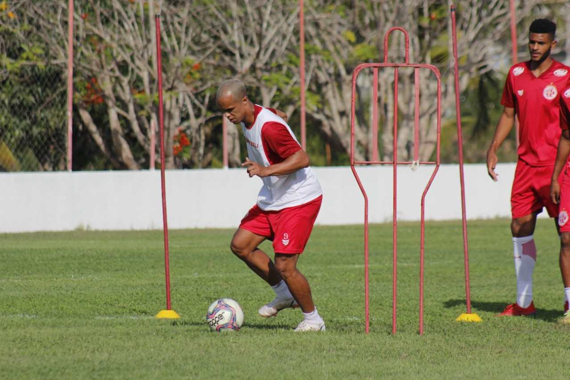 نهاية لاعب شجاع .. قلب نبيل بن طالب يضع حدًا لمسيرته على الملاعب | 