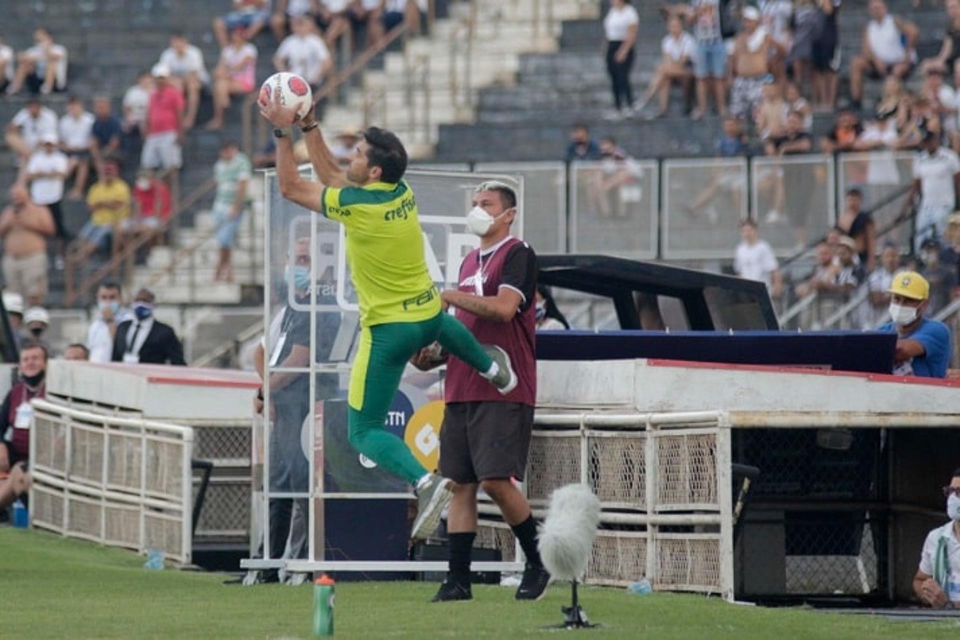 لاعب جيرونا: فينيسيوس يستحق الكرة الذهبية 