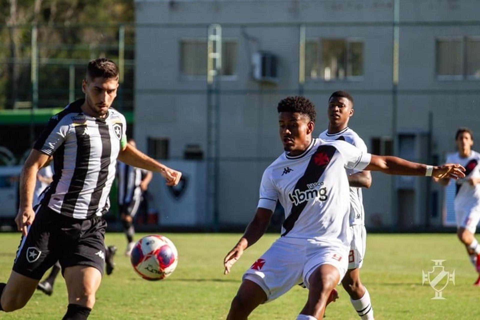 "أصلح للكبار والصغار!" .. نور الدين بن زكري يرد على تدريب الاتحاد | 