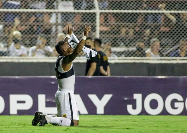 المدافع القادم لريال مدريد 