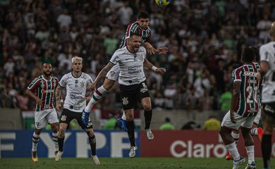 فيديو | مرة معهم ومرة عليهم .. وليد الفراج يحرج الأهلي بـ"ألماسة الهلال" | 