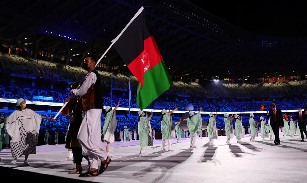 على رأسهم لابورت في يورو 2024.. نجوم "خانوا" وطنهم ولعبوا لمنتخب آخر! | 