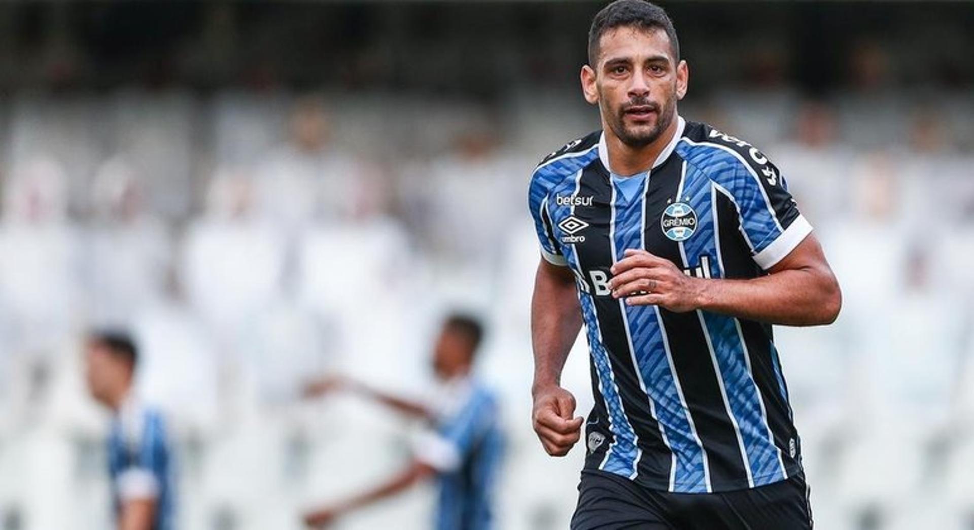 من الهداف الأول لمباريات النصر والهلال في نهائي كأس الملك؟ 