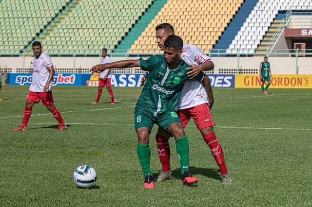 عادل عقل: VAR يتسبب فى أسرع طرد فى الدورى بمباراة الزمالك والمحلة.. والقرار صحيح 