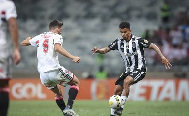 موقف زكريا هوساوي من المشاركة مع الاتحاد أمام النصر 