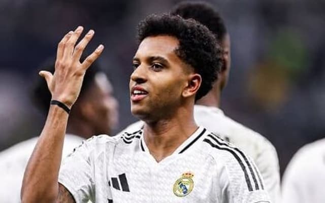 مدافع بيتيس يعود للتدريب قبل مواجهة ريال مدريد 