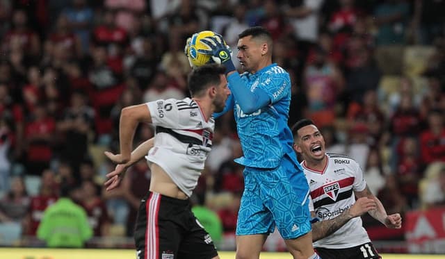 موقف كبار الدوري السعودي من التعاقد مع رافينيا 