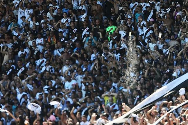 النصر يستفز الهلال أمام الحزم .. وجمهور الزعيم يبادر بالدفاع عن ناديه! | 