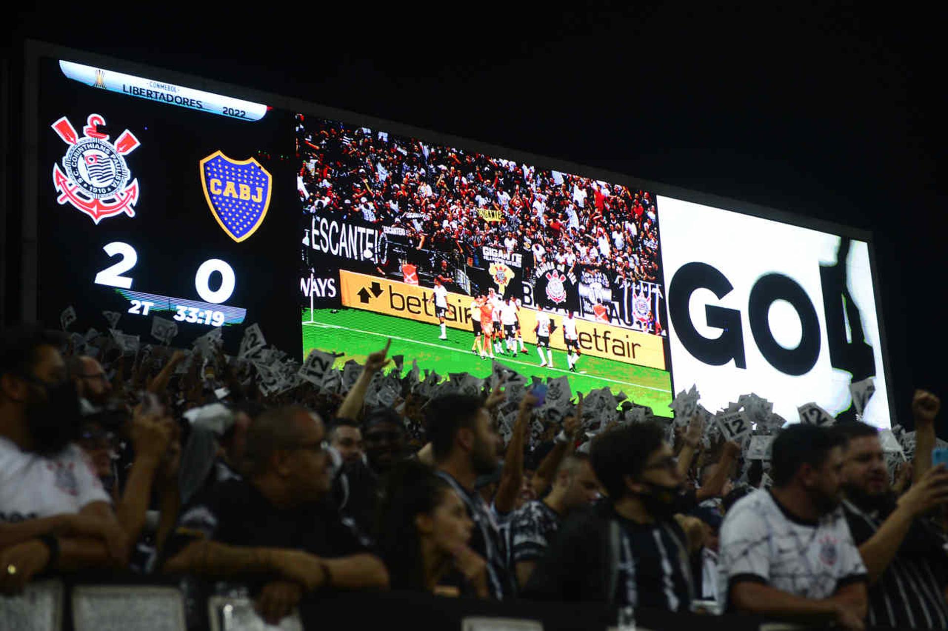 نيس يتصدر الدوري الفرنسي 