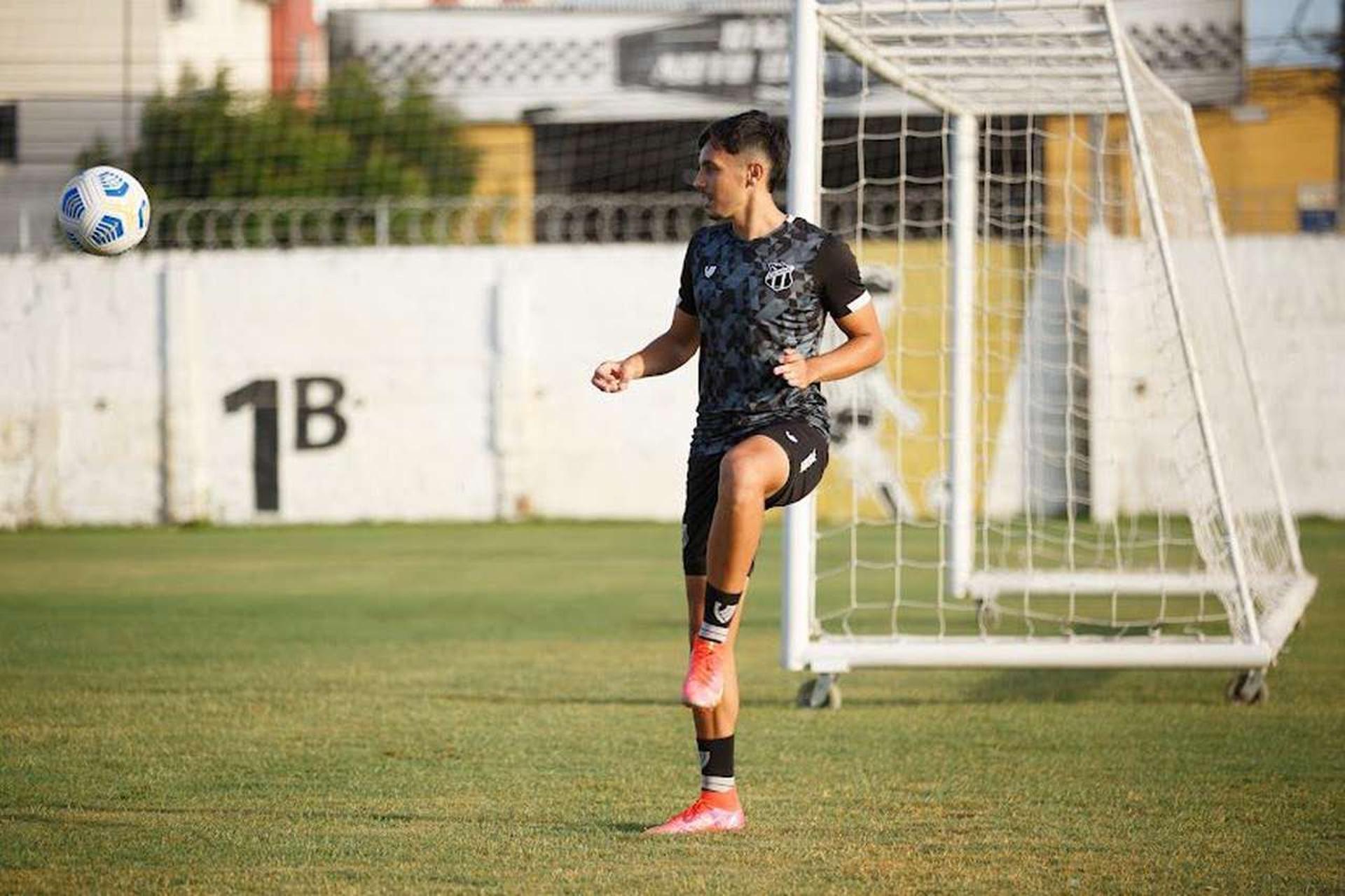 هجوم نابولي أمام يوفنتوس في الدوري الإيطالي 