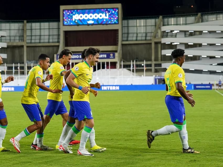 الوحدة يحسم صفقة التعاقد مع مدافع منتخب جنوب أفريقيا 