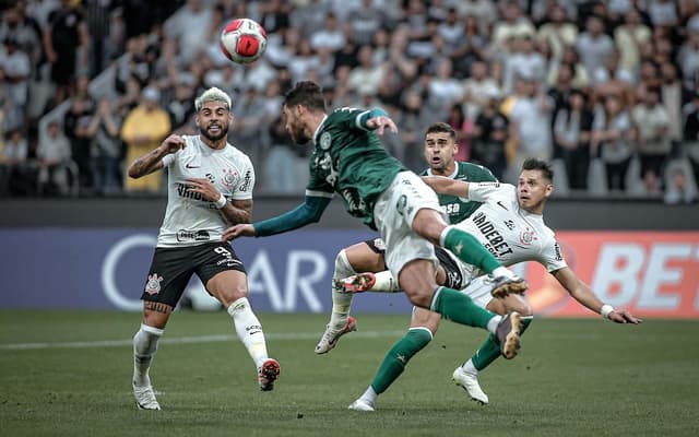 صور: جماهير نساجي تتوافد على ملعب أزادي قبل 7 ساعات من مواجهة الهلال 