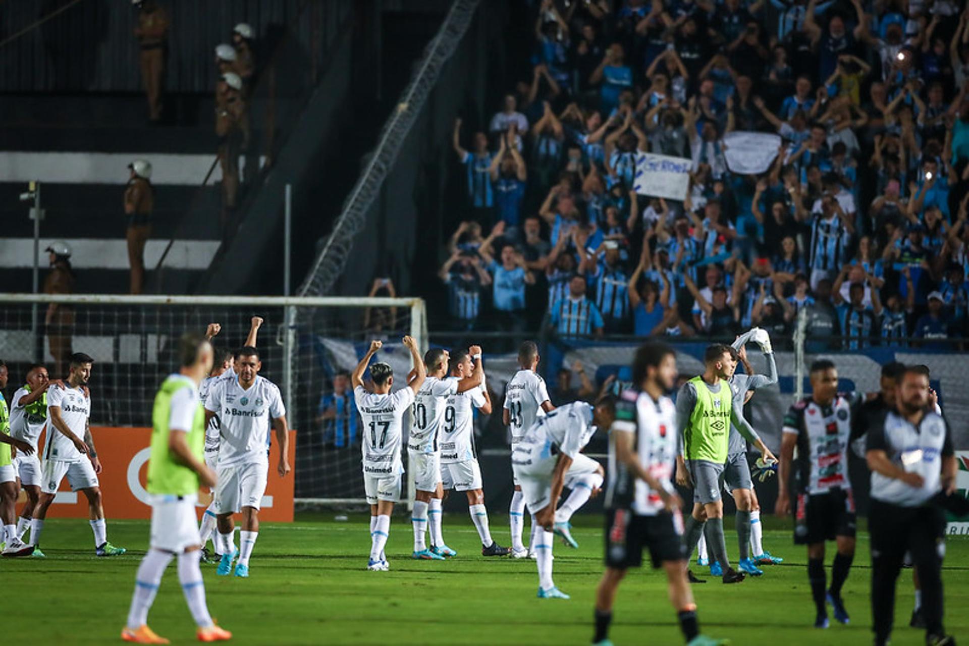 طاقم تحكيم نهائي السوبر بين الهلال والنصر 