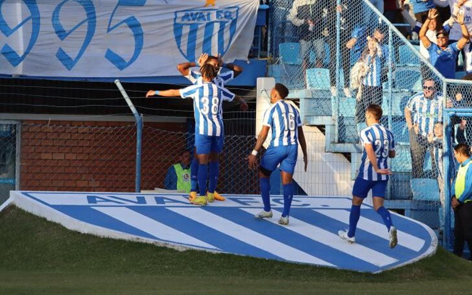 صورة: تأثير الهلال يظهر على نيفيز في معسكر البرتغال 