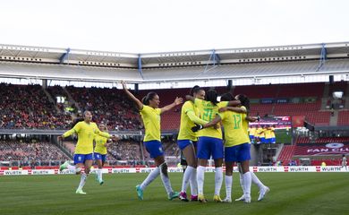 تشكيلة النصر المتوقعة أمام الهلال في الديربي 