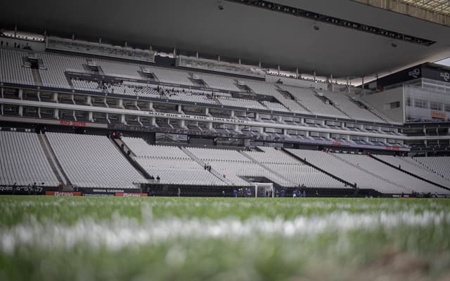 جنوب أفريقيا ضد ناميبيا.. الأولاد لا يتوقفون عن الرقص منذ وصولهم للملعب فيديو 