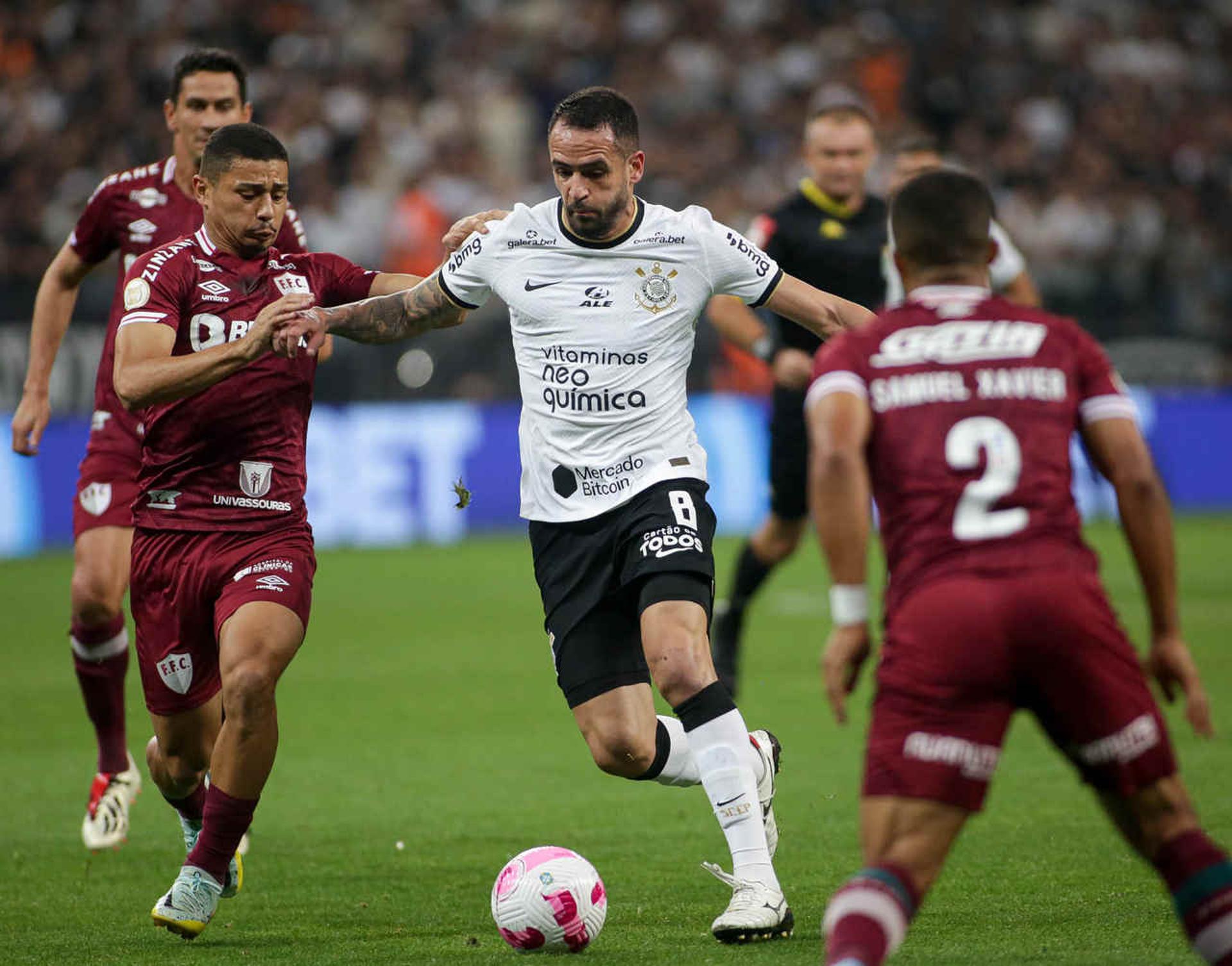 الثلاثي الأكثر خطورة في برشلونة؟!.. لاعب رايو يجيب 