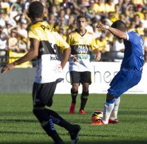 نابولي يتصدر الدوري الإيطالي مؤقتًا 